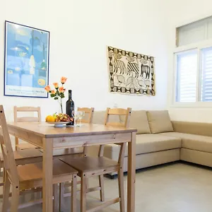https://carmel-apartments.gethaifahotels.com